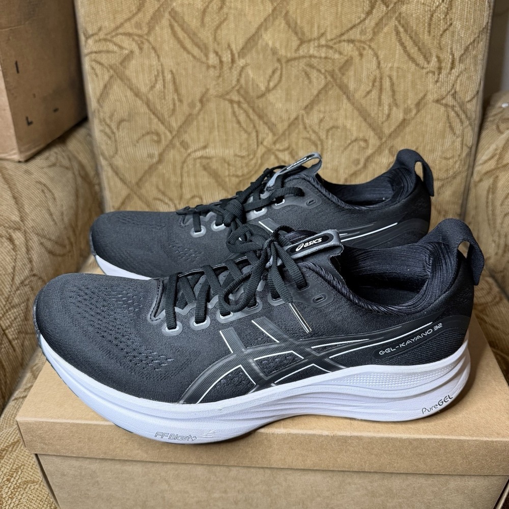 Asics Gel-Kayano 32 Mens Size 11.5 Black White Athletic Running Shoes Sneakers